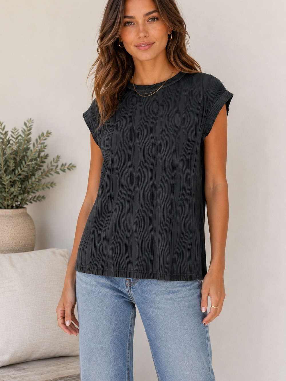 Boutique Black Wavy Pleated Textured Sleeveless Top Size L